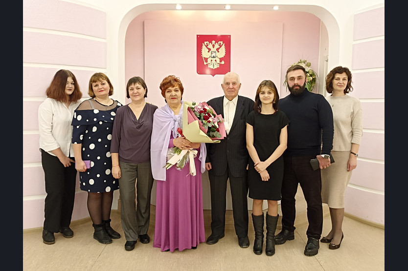 Отдел по делам загс. Управление по делам ЗАГС Новосибирск. Залари отделение ЗАГСА. Отдел новорожденных отдела ЗАГС. Муж и жена в ЗАГСЕ.